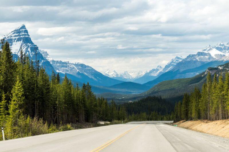 Majestic Rockies Banff to Jasper: Views, Peaks, Adventures