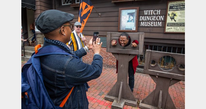 Salem Halloween with Witches & Ghosts Halloween Tour