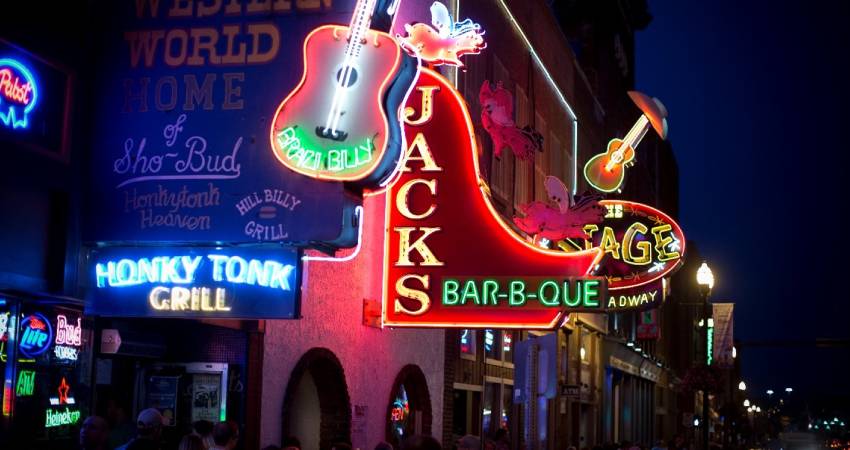 Nashville's Honky Tonk Sightseeing Pub Crawl