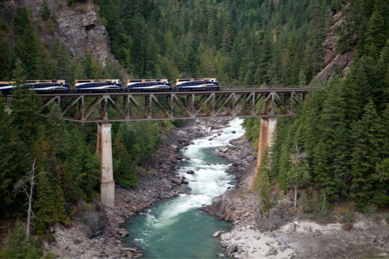 Best of Canadian Rockies and West Coast with Journey through the Clouds (Rocky Mountaineer)