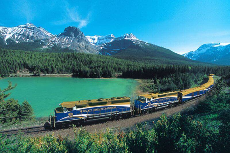 Best of Canadian Rockies + First Passage to the West (Rocky Mountaineer)
