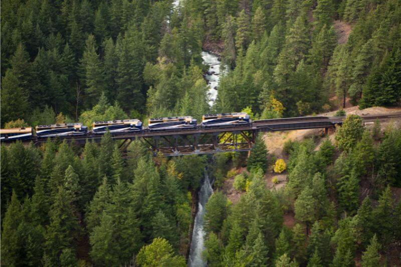 Rocky Mountaineer - First Passage to the West 