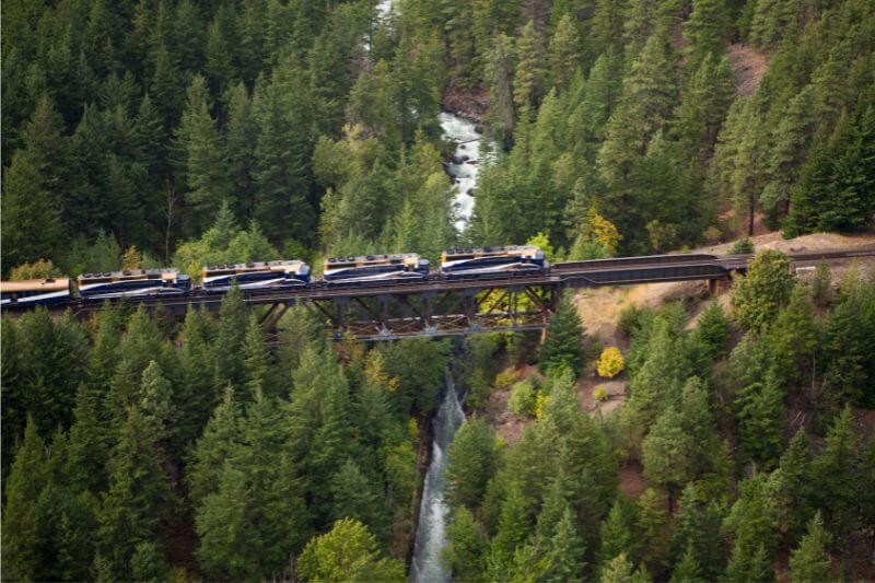 Rocky Mountaineer - Journey through the Clouds 