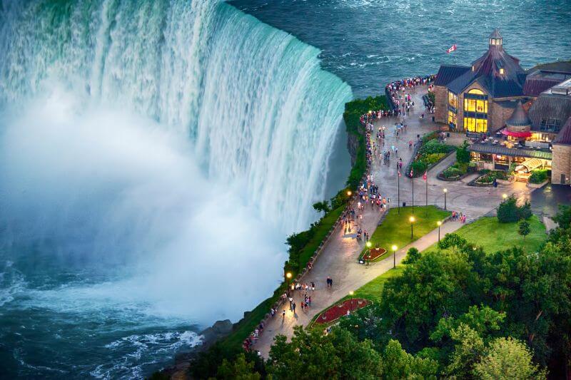 Discover Unmatched Luxury in Toronto & Niagara Falls