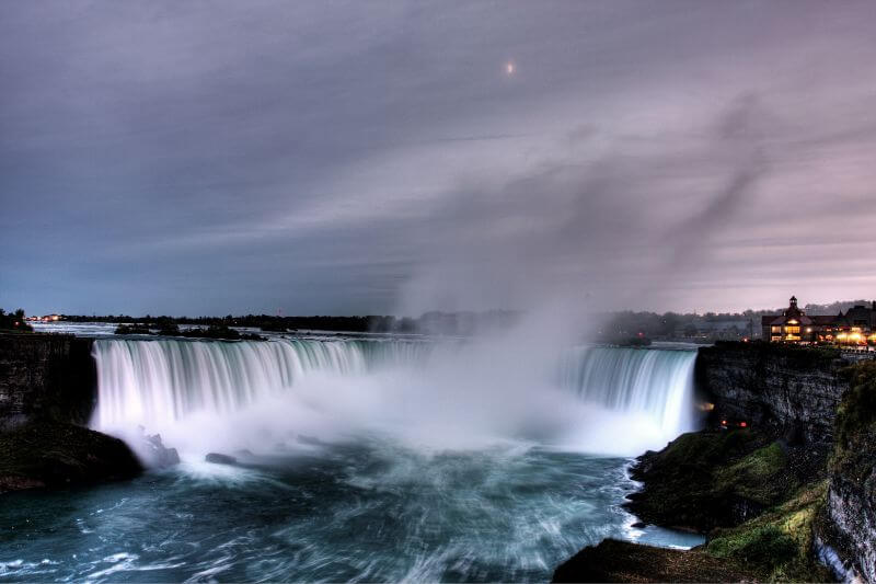 Discover Unmatched Luxury in Toronto & Niagara Falls