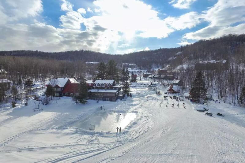 Laurentians Winter Adventure: Lake Morency's Natural Thrills