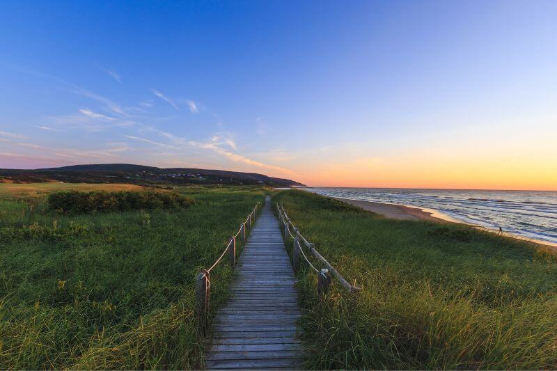 Enchanting Islands Tour: Lighthouses to Lobsters