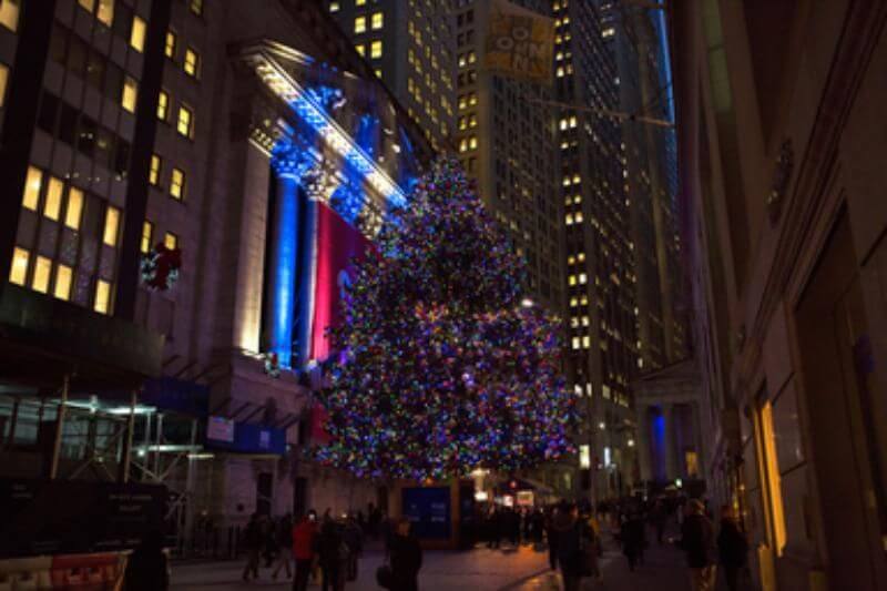 Discover New York’s Christmas Magic: Iconic Sights & Festive Delights 