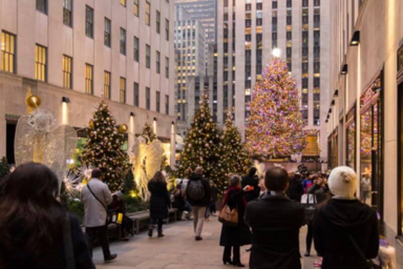 Discover New York’s Christmas Magic: Iconic Sights & Festive Delights 