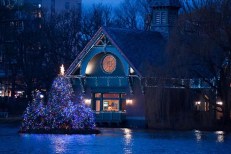 Discover New York’s Christmas Magic: Iconic Sights & Festive Delights 