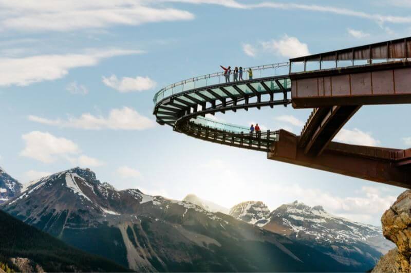 Discover Western Canada: From Majestic Mountains to Vibrant Cities