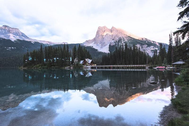 Discover Western Canada: From Majestic Mountains to Vibrant Cities