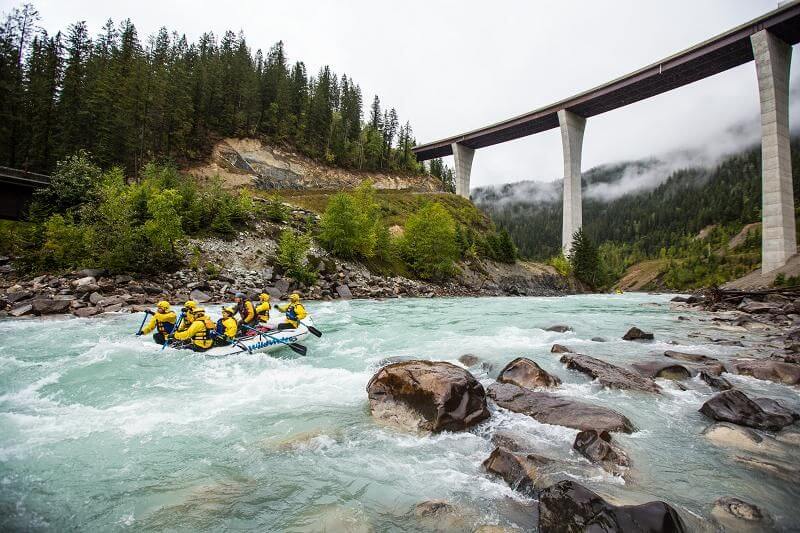 Discover Western Canada: From Majestic Mountains to Vibrant Cities