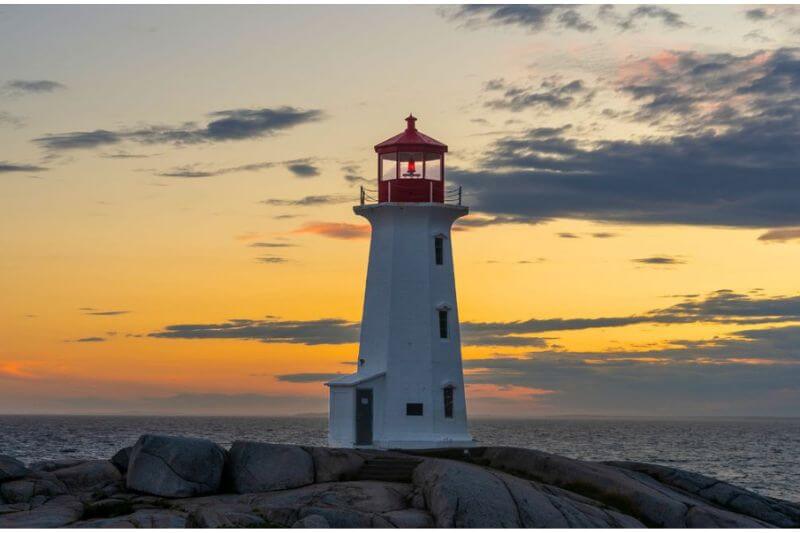 Luxury Private Tour to Peggy’s Cove: Explore in Style!