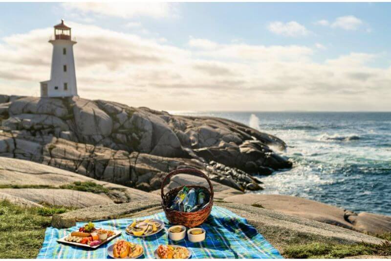 Luxury Private Tour to Peggy’s Cove: Explore in Style!