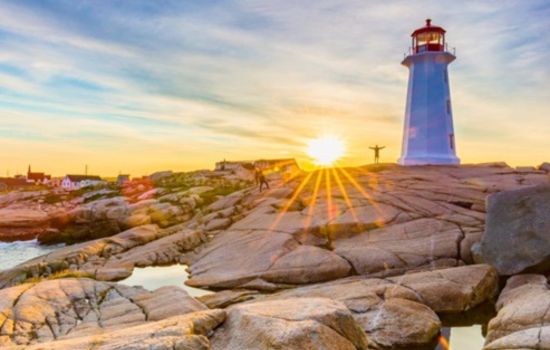 Luxury Private Tour to Peggy’s Cove: Explore in Style!