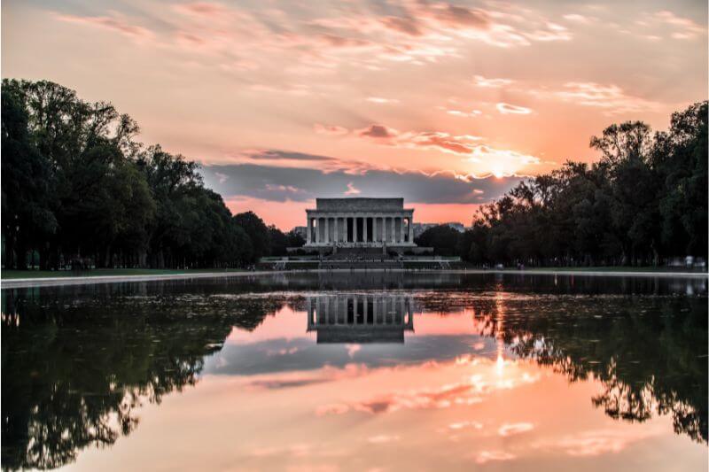 Uncover DC's Magic: Exciting Tour and Boat Ride