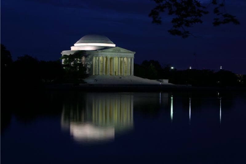 Uncover DC's Magic: Exciting Tour and Boat Ride