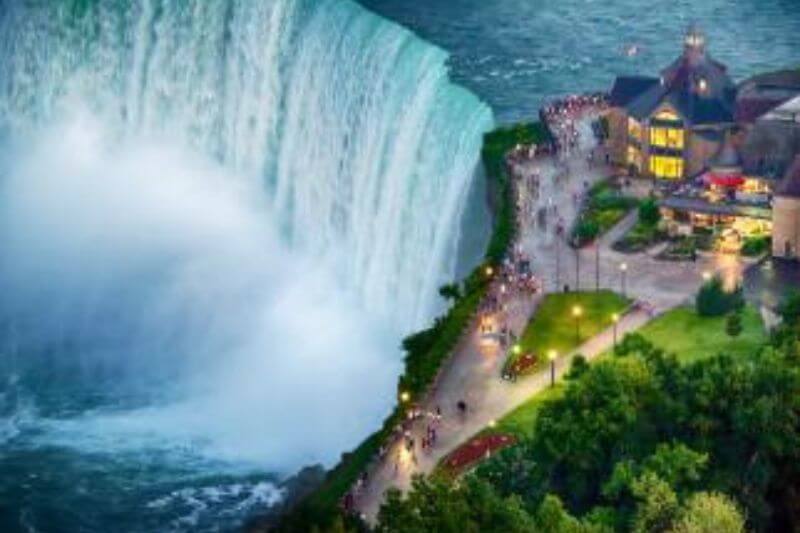 Romantic Niagara Escape: Falls & Vineyards