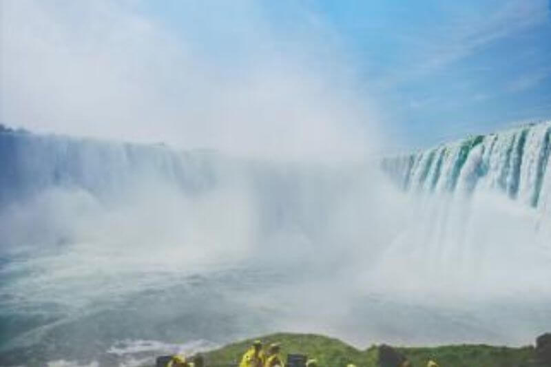 Romantic Niagara Escape: Falls & Vineyards