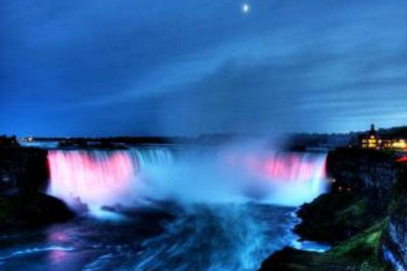 Romantic Niagara Escape: Falls & Vineyards