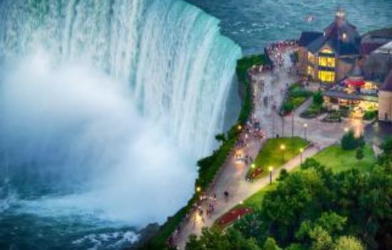 Romantic Niagara Escape: Falls & Vineyards